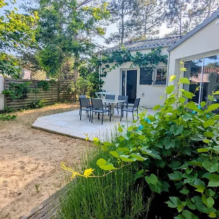 90m Near The Surf Of Holiday home *